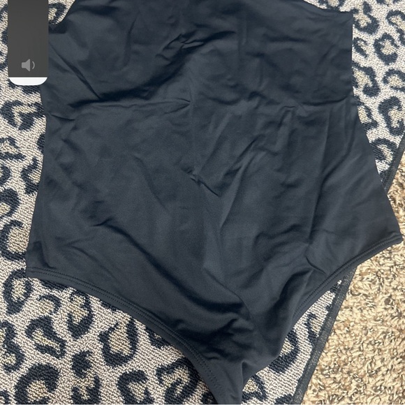 Tops - Picture 3 of 5